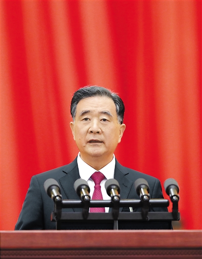 全國(guó)政協(xié)主席汪洋代表政協(xié)第十三屆全國(guó)委員會(huì)常務(wù)委員會(huì)，向大會(huì)報(bào)告工作。 新華社記者 王曄 攝
