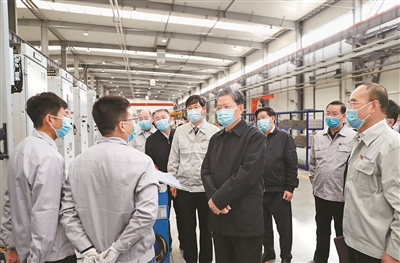 4月18日至21日，中共中央政治局常委、中央紀(jì)委書記趙樂際到甘肅調(diào)研。這是4月18日，趙樂際在甘肅電氣裝備集團(tuán)有限公司考察。新華社記者 丁海濤 攝
