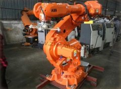 ABB機(jī)器人IRB6600軸1變速箱漏油維修