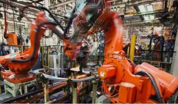 工業(yè)機(jī)器人大前景:給企業(yè)帶來(lái)的利與弊
