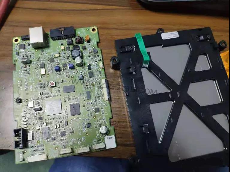 ABB機器人示教器維修拆解過程及更換步驟